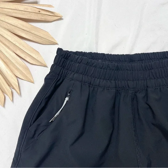 Vuori Dash 2.0 Black Workout Athletic Gym Mesh Pocket Running Shorts Size Small - Picture 2 of 6